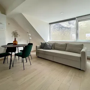Charming Duplex On The Canal Bruselas